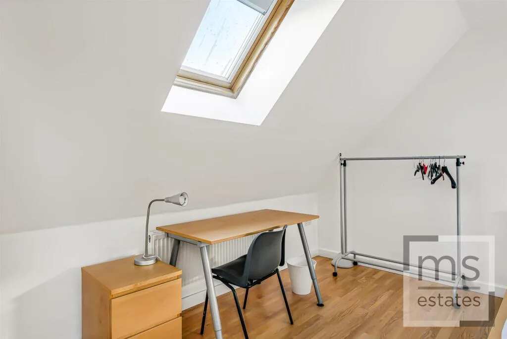 5 bedroom semi-detached house for rent
