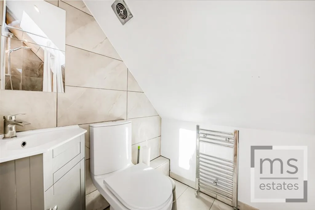5 bedroom semi-detached house for rent