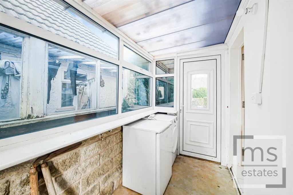 5 bedroom semi-detached house for rent