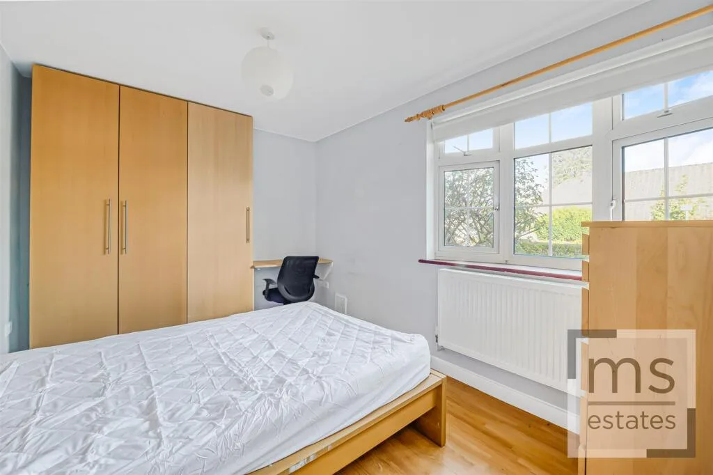 5 bedroom semi-detached house for rent
