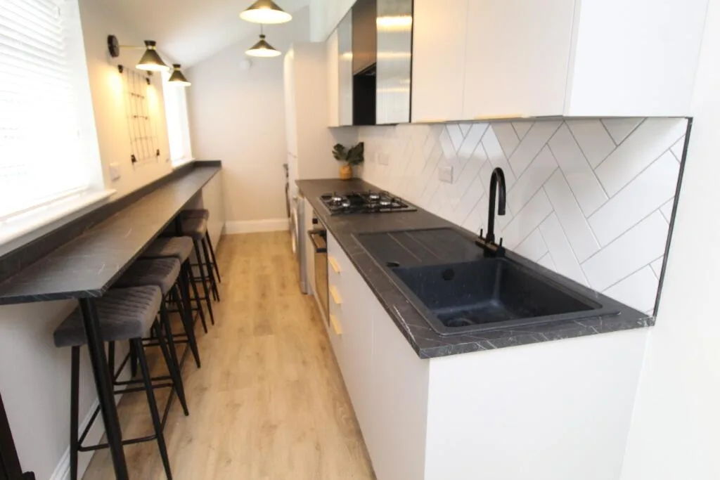 5 bedroom semi-detached house for rent