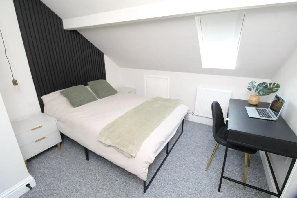 5 bedroom semi-detached house for rent