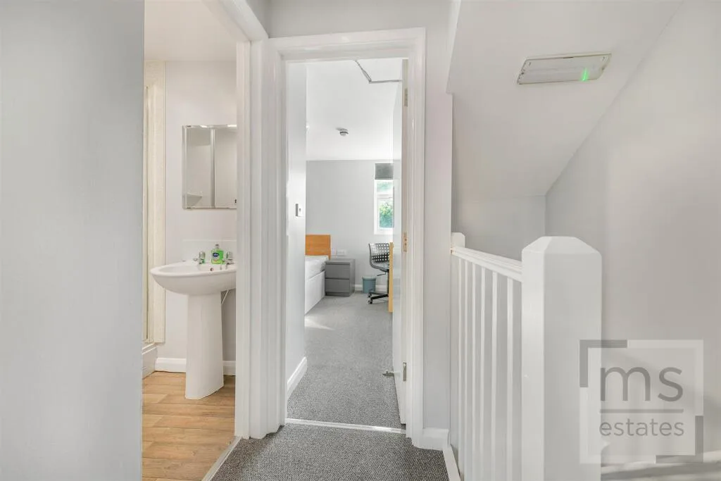 5 bedroom terraced house for rent