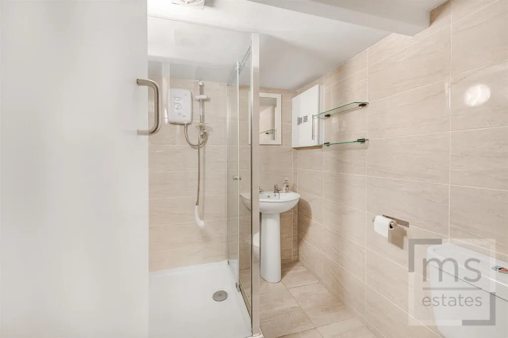 5 bedroom terraced house for rent