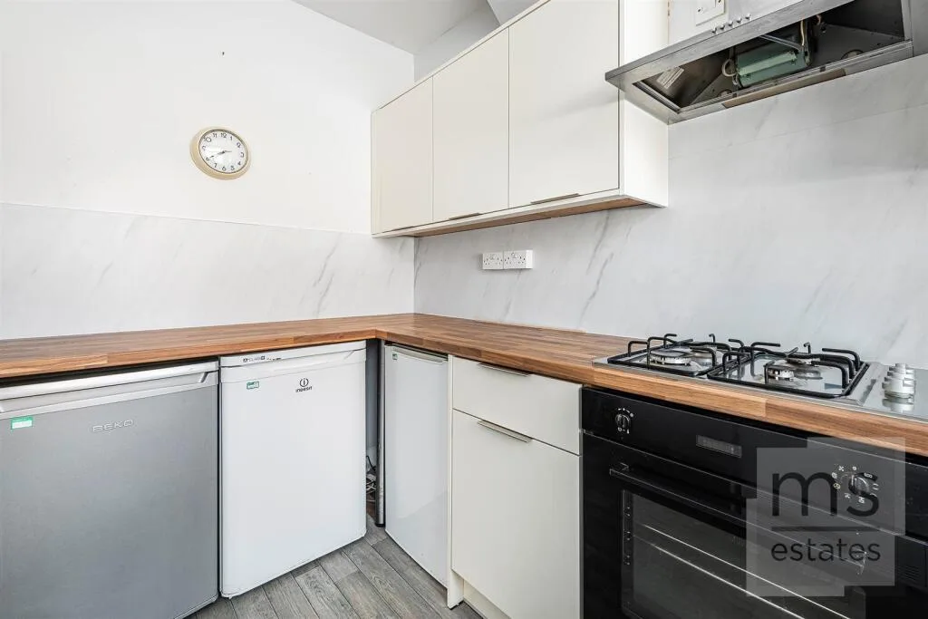 5 bedroom terraced house for rent