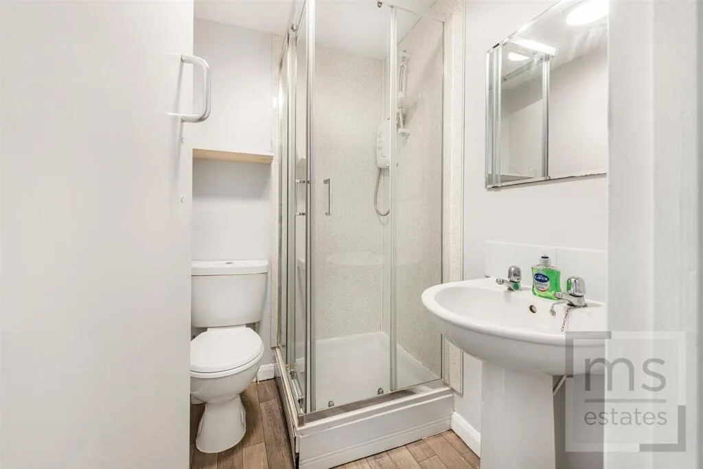 5 bedroom terraced house for rent