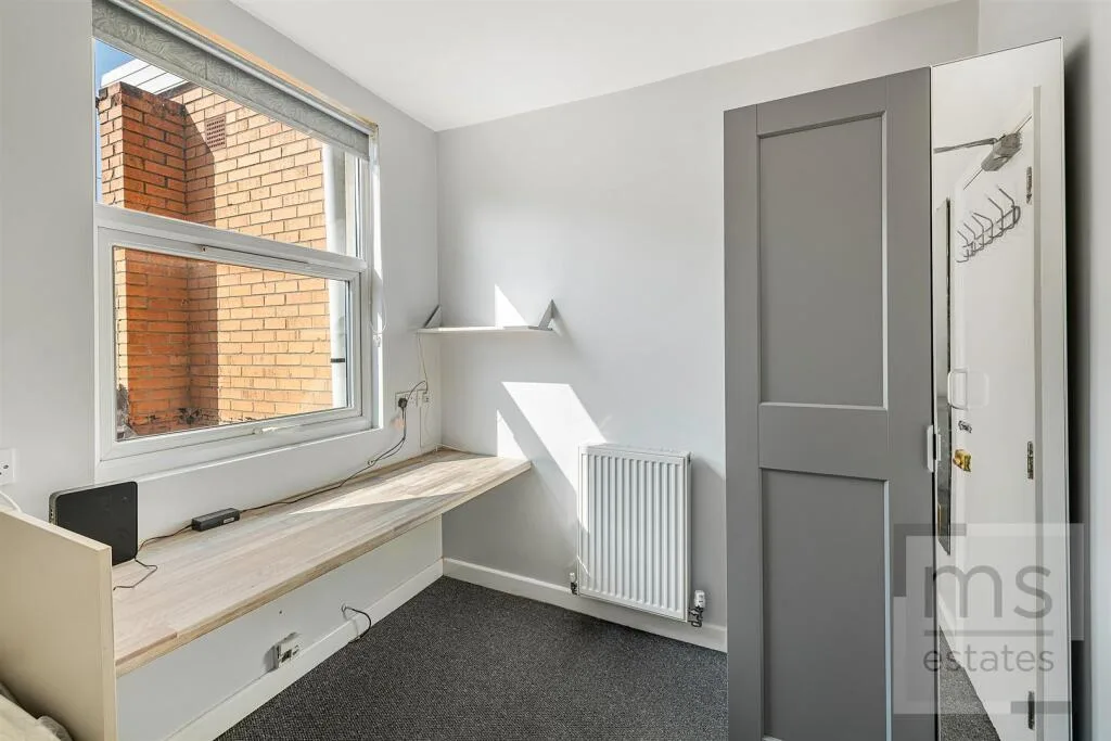 5 bedroom terraced house for rent