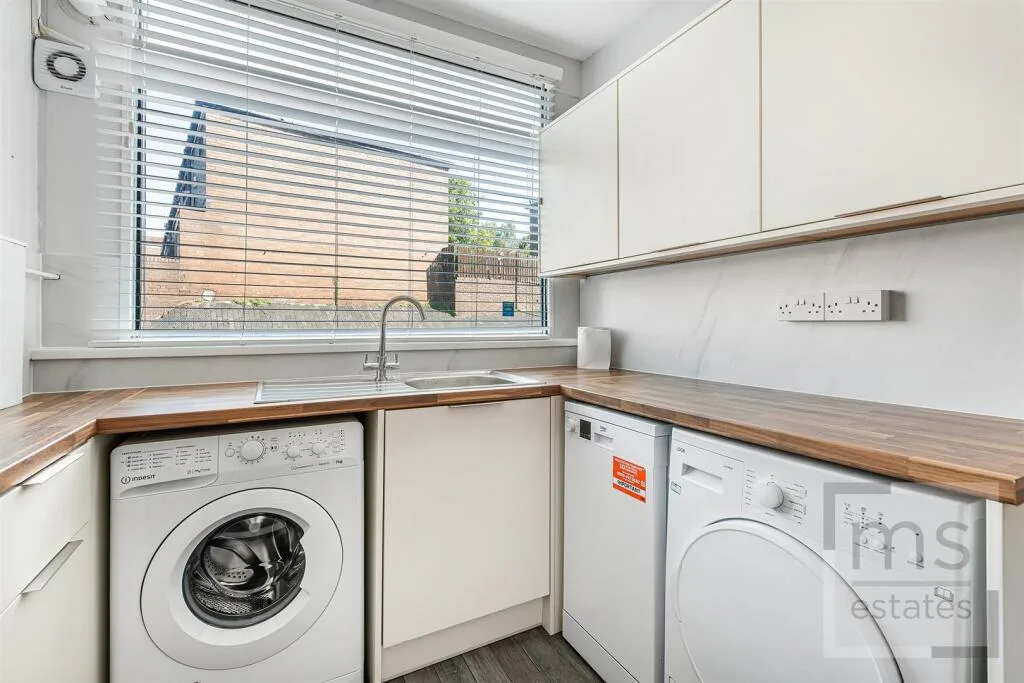 5 bedroom terraced house for rent