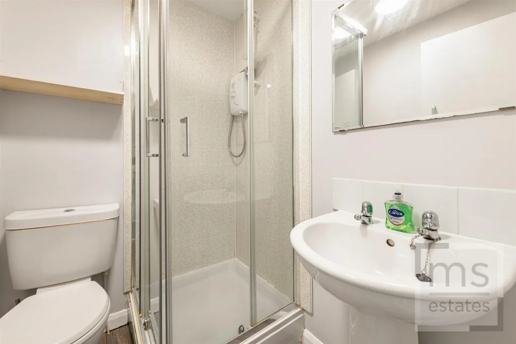 5 bedroom terraced house for rent