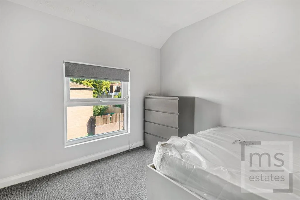 5 bedroom terraced house for rent