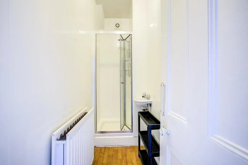 6 bedroom maisonette for rent