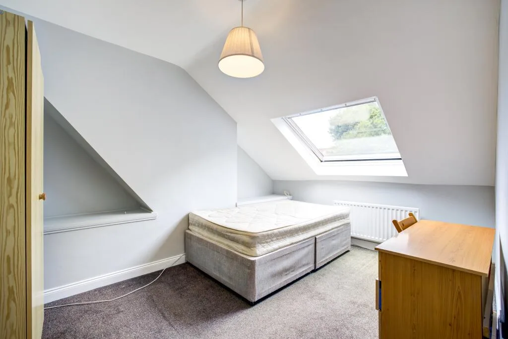 6 bedroom maisonette for rent