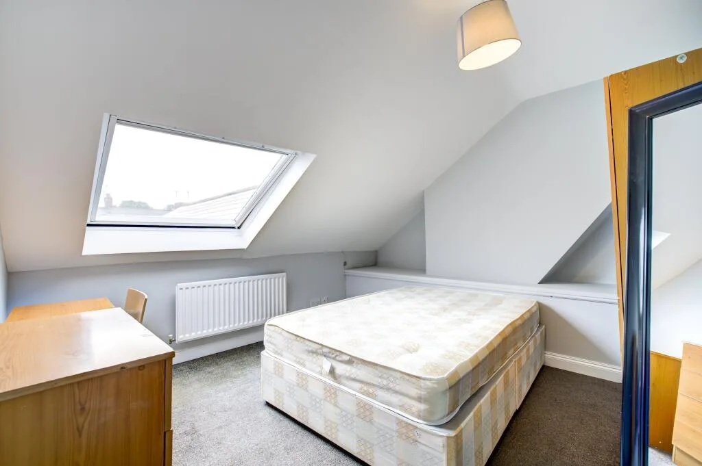 6 bedroom maisonette for rent