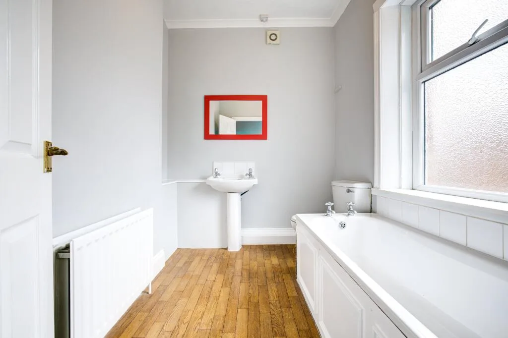 6 bedroom maisonette for rent