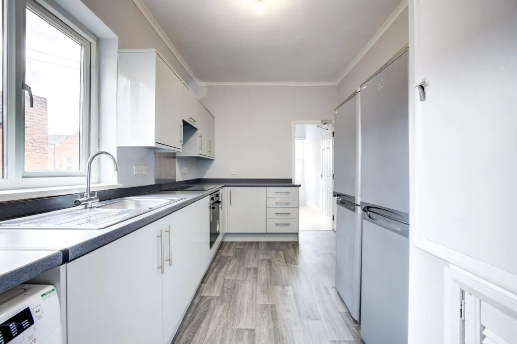 6 bedroom maisonette for rent
