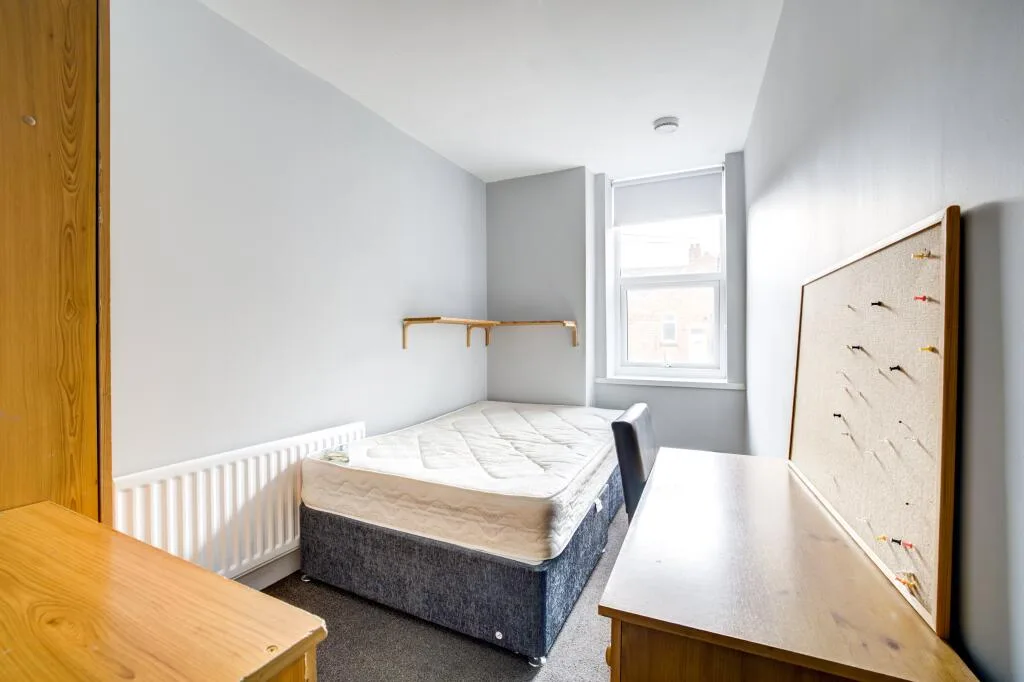 6 bedroom maisonette for rent