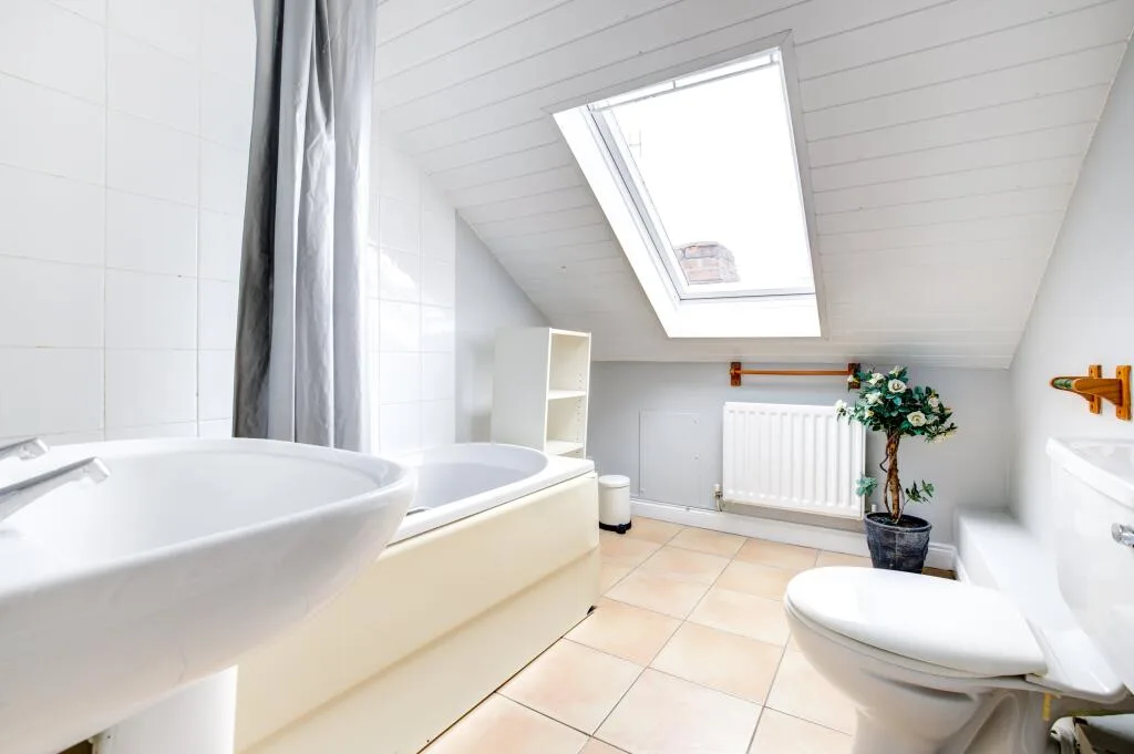 6 bedroom maisonette for rent