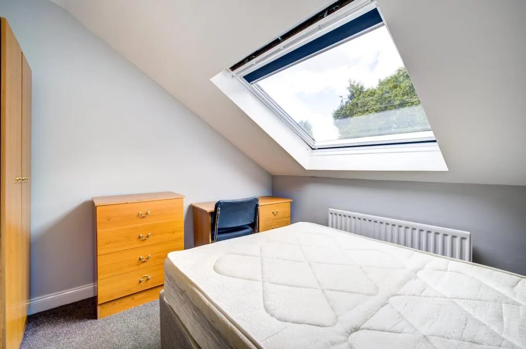 6 bedroom maisonette for rent