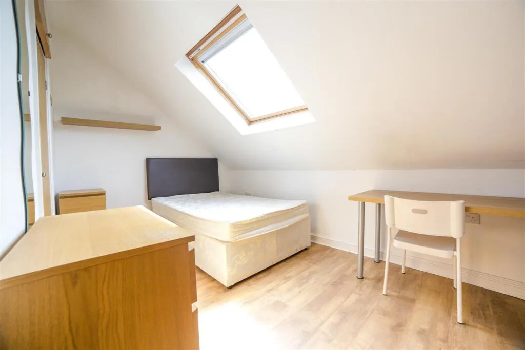 6 bedroom maisonette for rent
