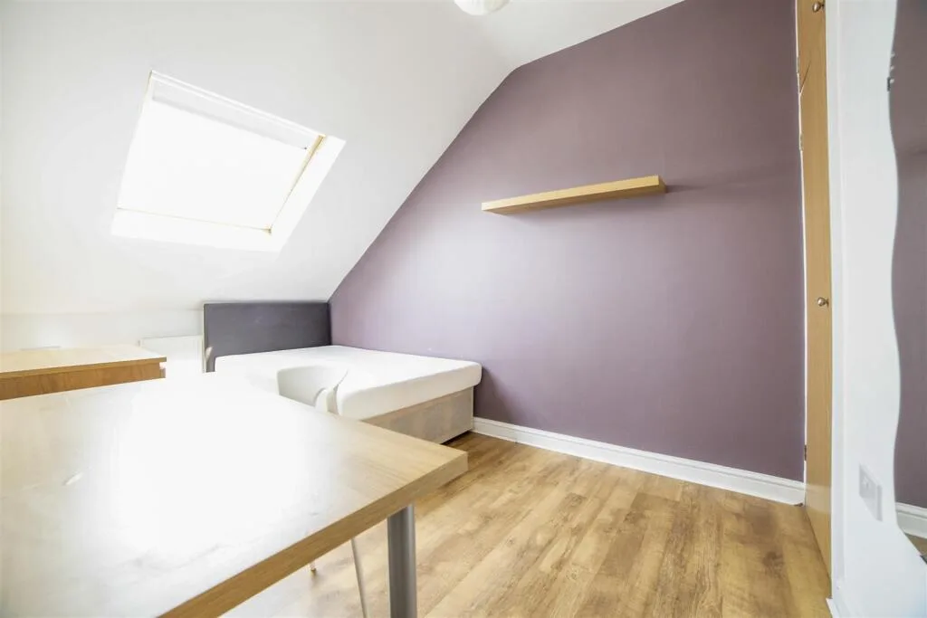 6 bedroom maisonette for rent
