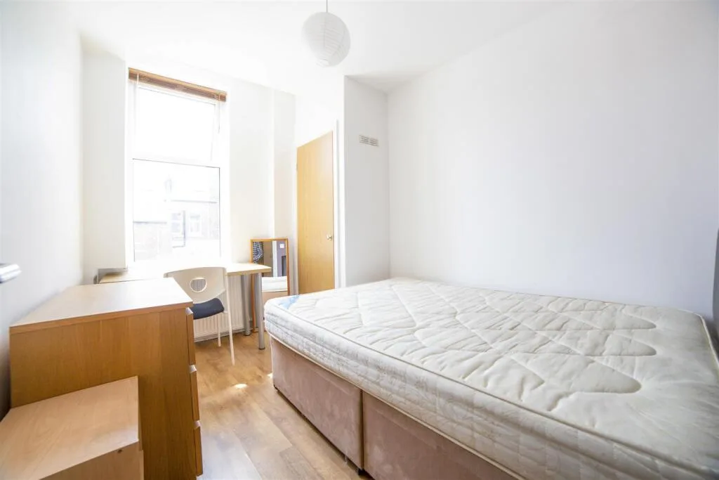 6 bedroom maisonette for rent