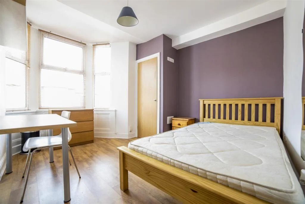 6 bedroom maisonette for rent