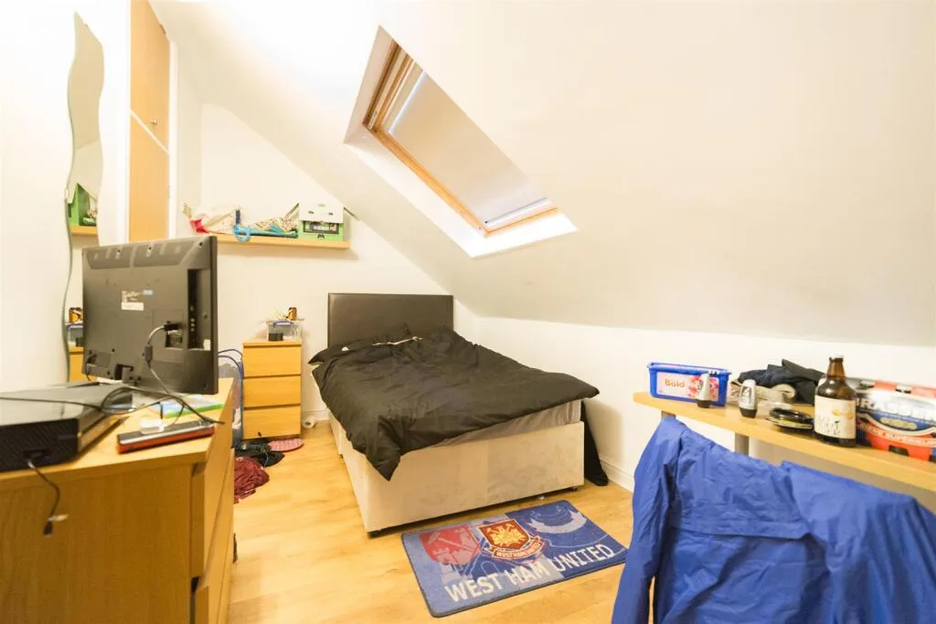 6 bedroom maisonette for rent