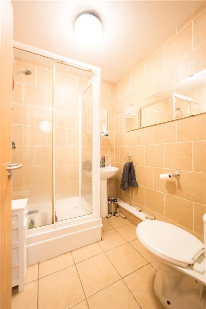 6 bedroom maisonette for rent