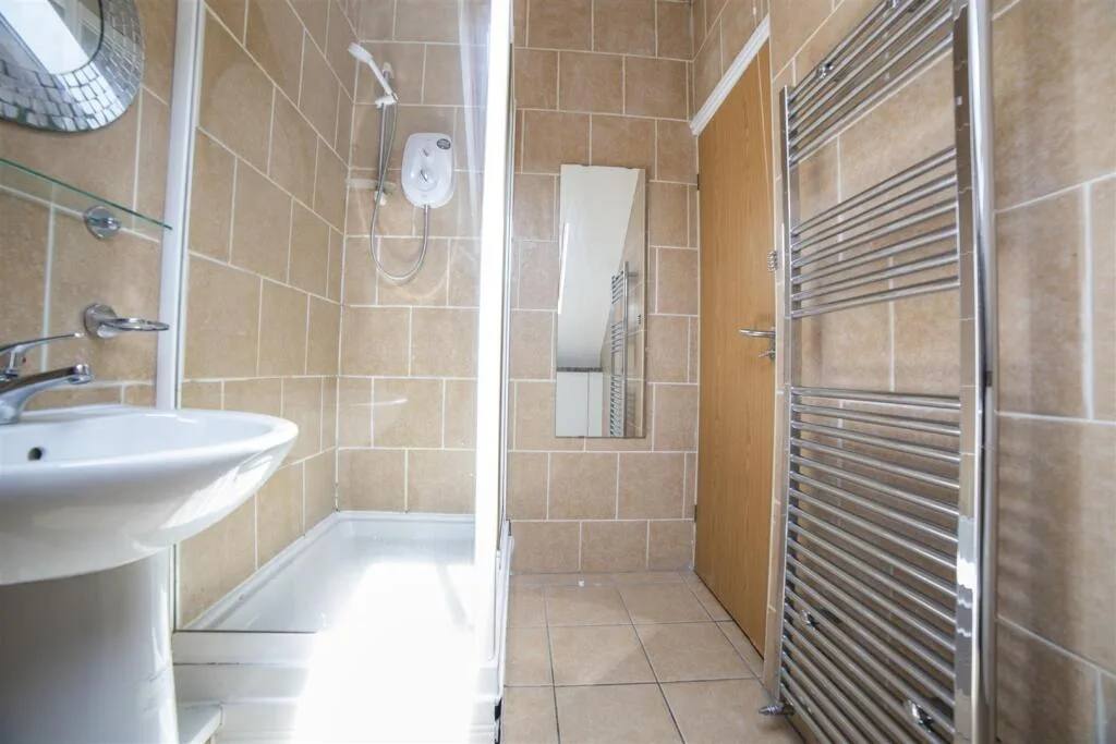 6 bedroom maisonette for rent