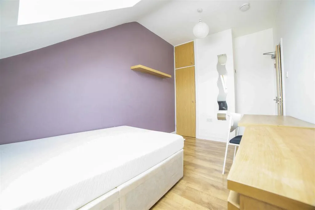 6 bedroom maisonette for rent