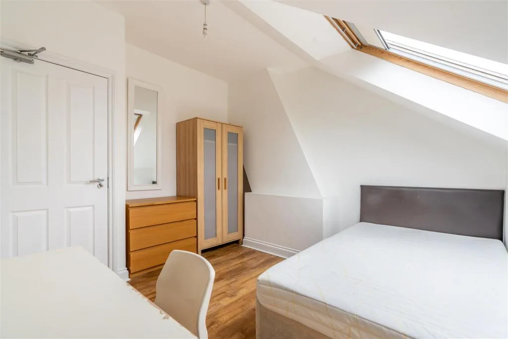 6 bedroom maisonette for rent