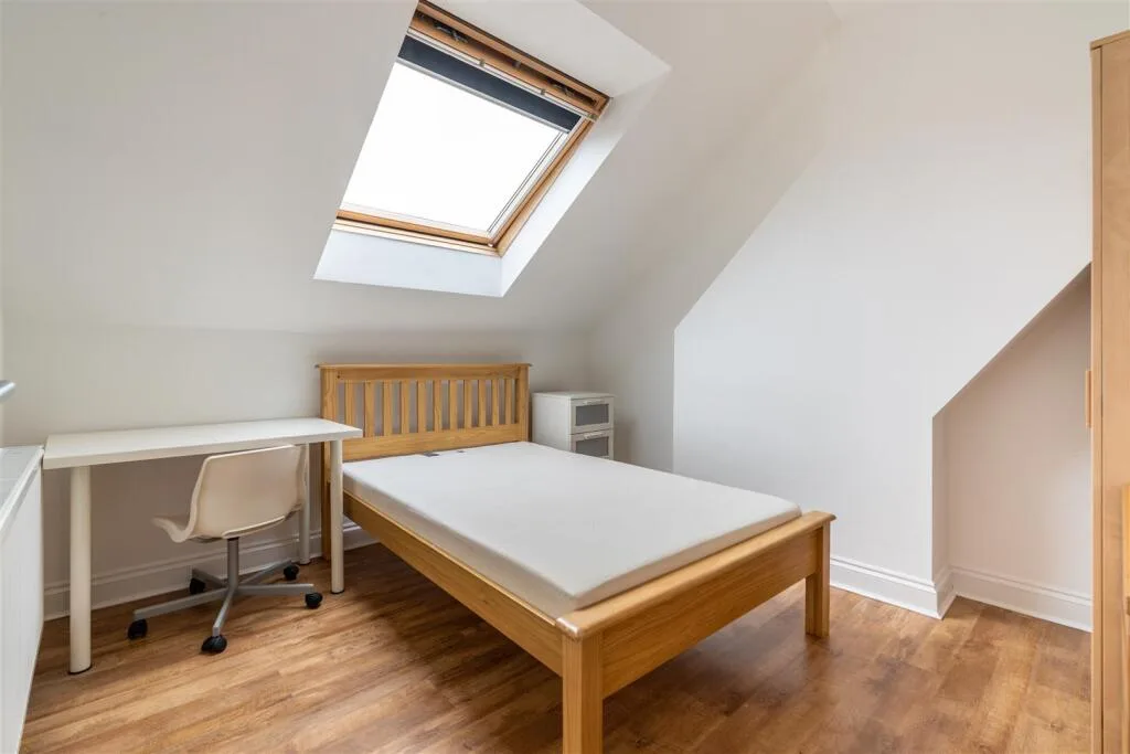 6 bedroom maisonette for rent