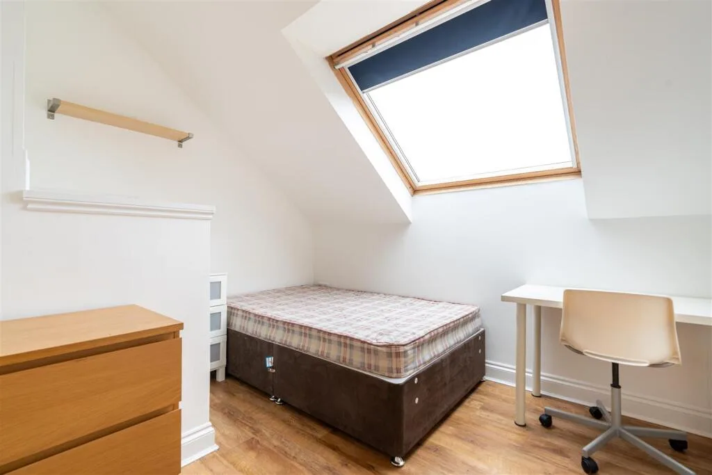 6 bedroom maisonette for rent