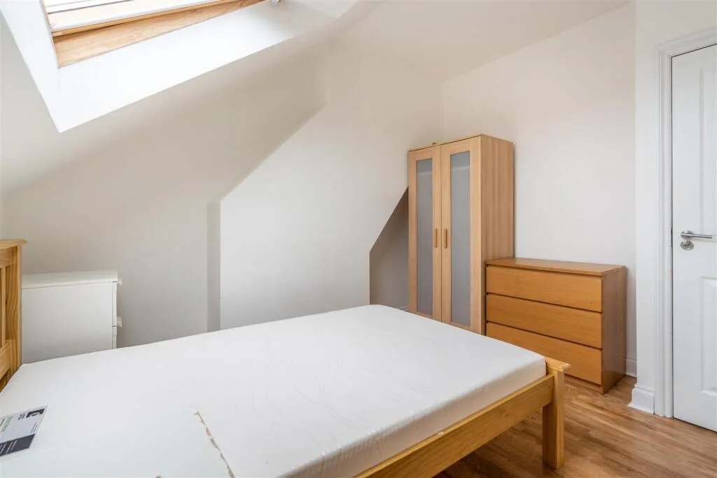 6 bedroom maisonette for rent