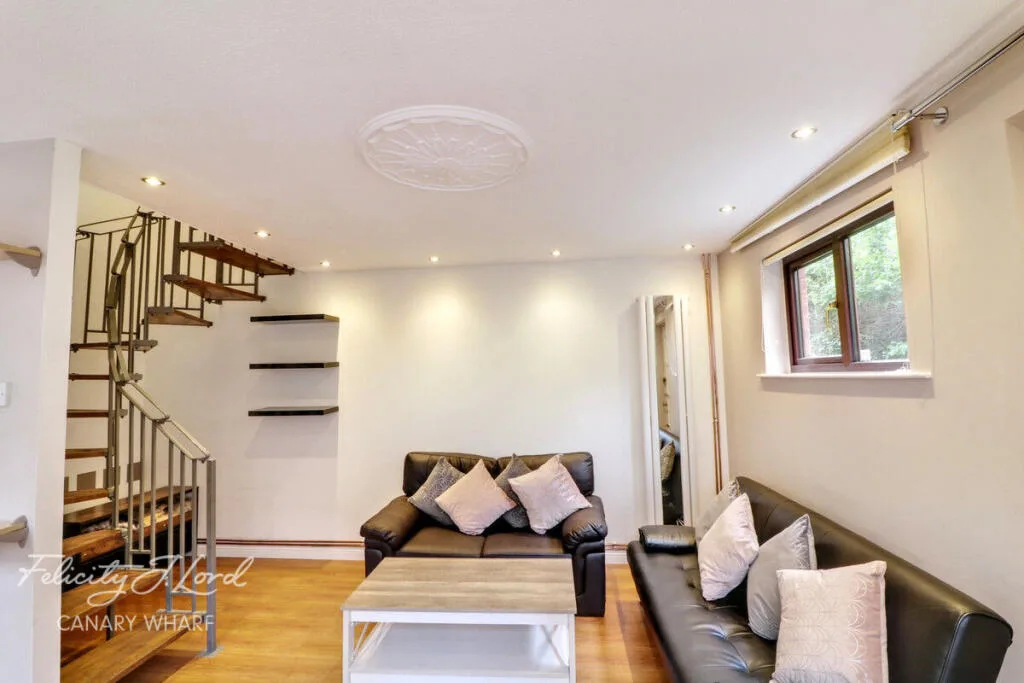 1 bedroom detached house for rent