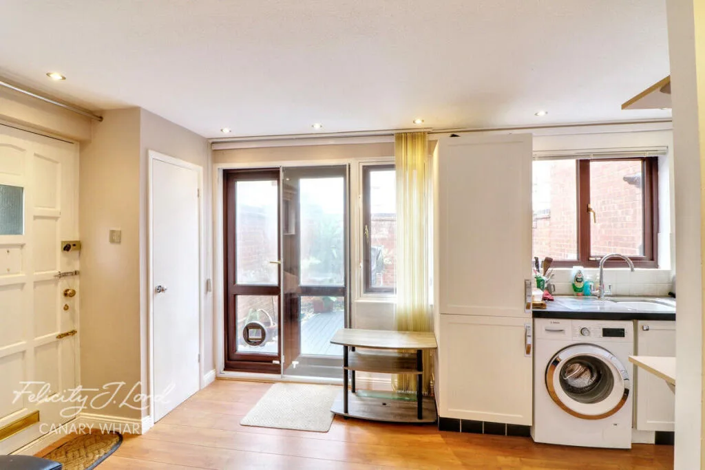 1 bedroom detached house for rent