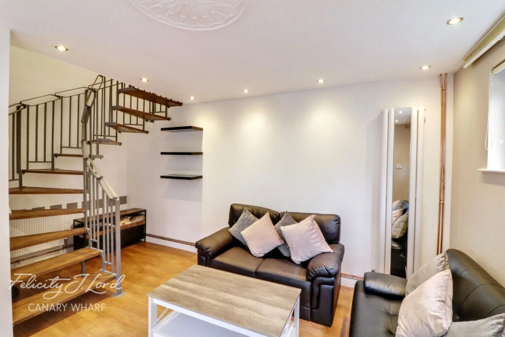 1 bedroom detached house for rent
