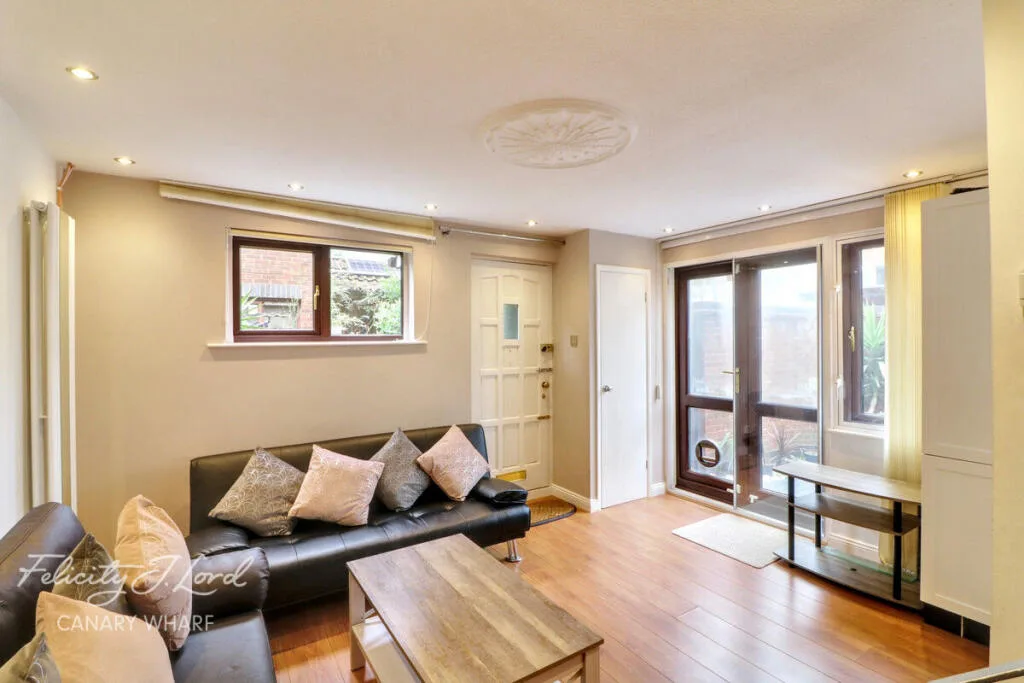 1 bedroom detached house for rent