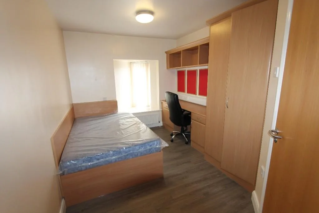7 bedroom flat for rent