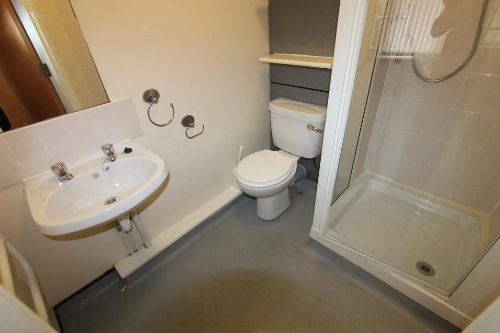 7 bedroom flat for rent