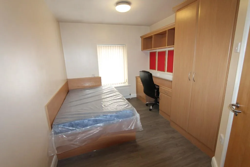 7 bedroom flat for rent
