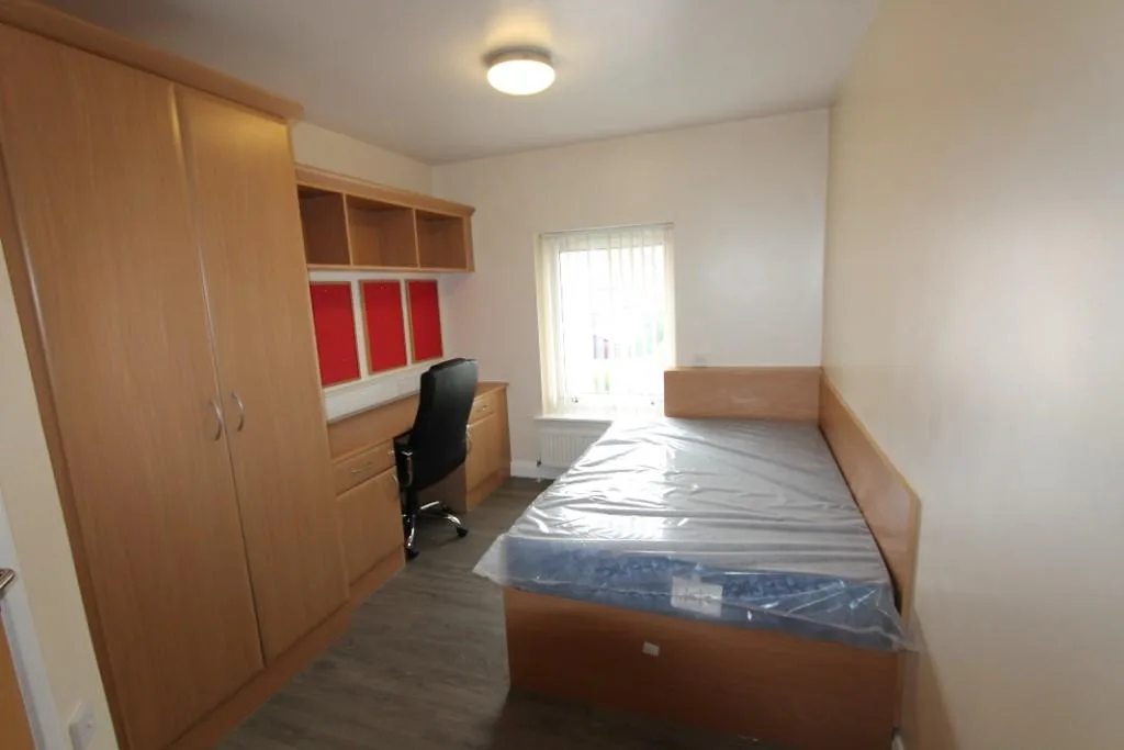 7 bedroom flat for rent