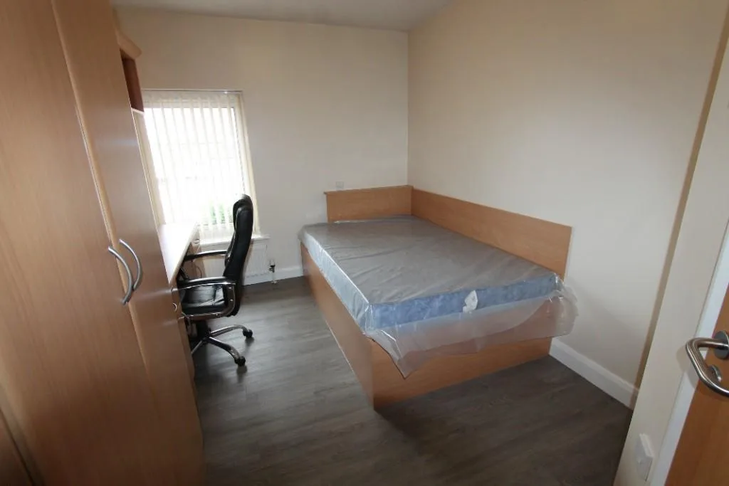 7 bedroom flat for rent