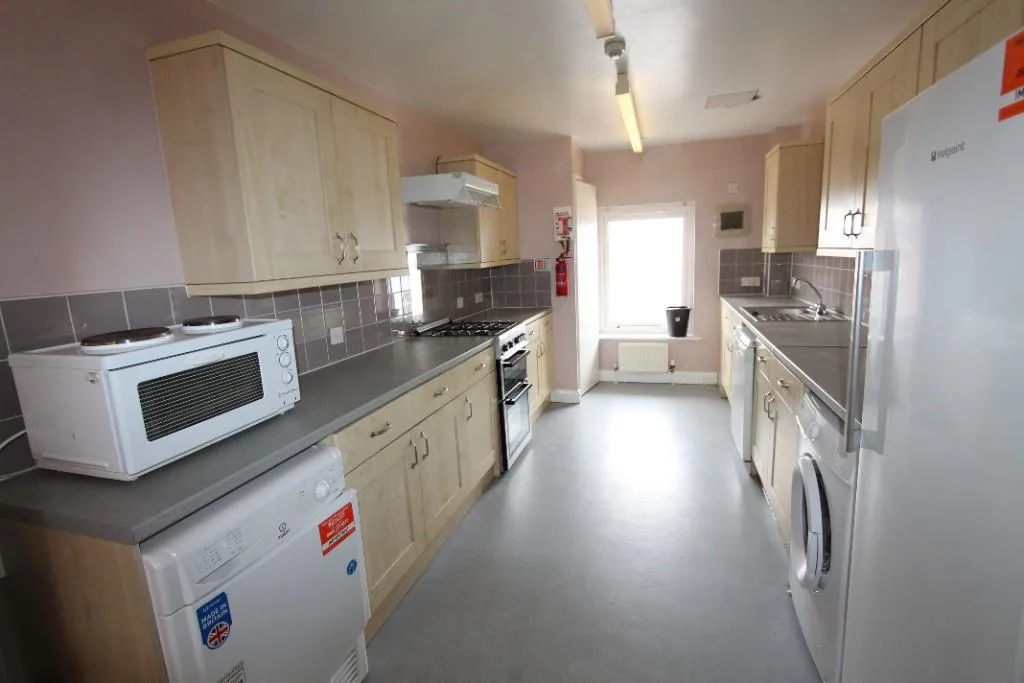 7 bedroom flat for rent