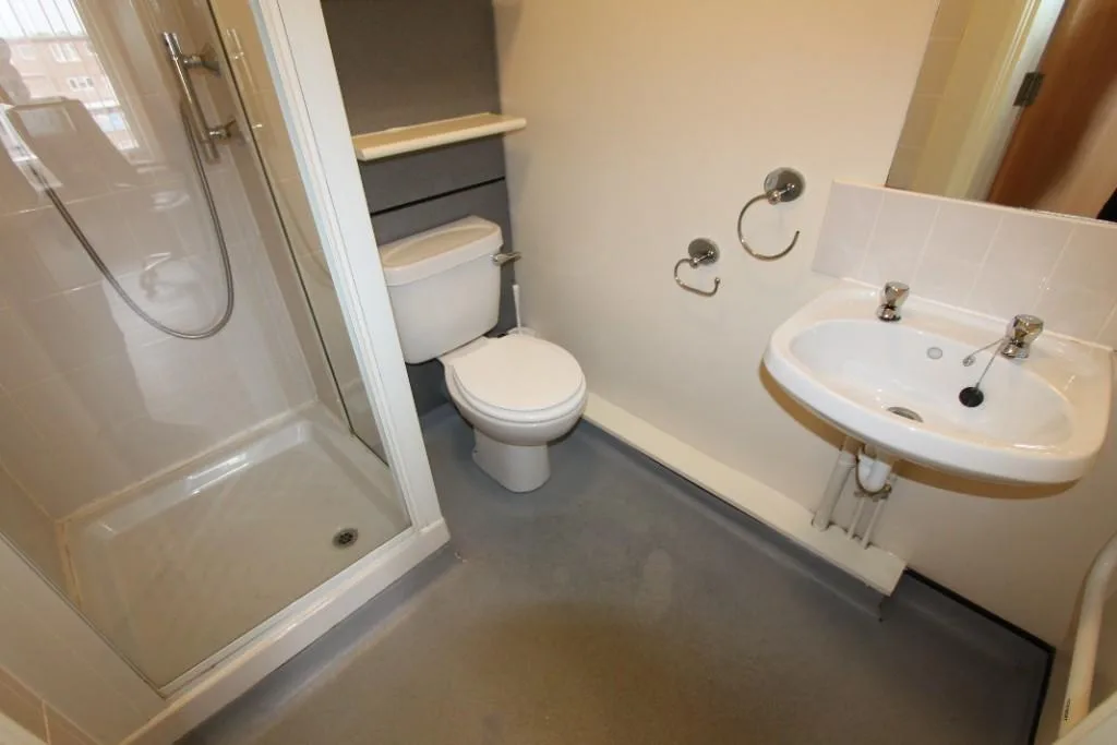 7 bedroom flat for rent