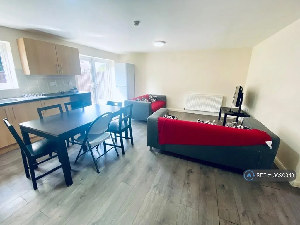 7 bedroom semi-detached house for rent
