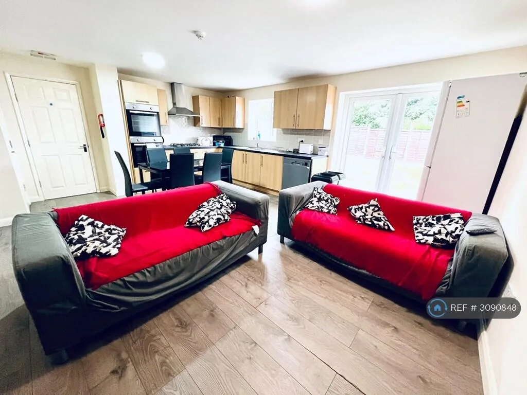 7 bedroom semi-detached house for rent