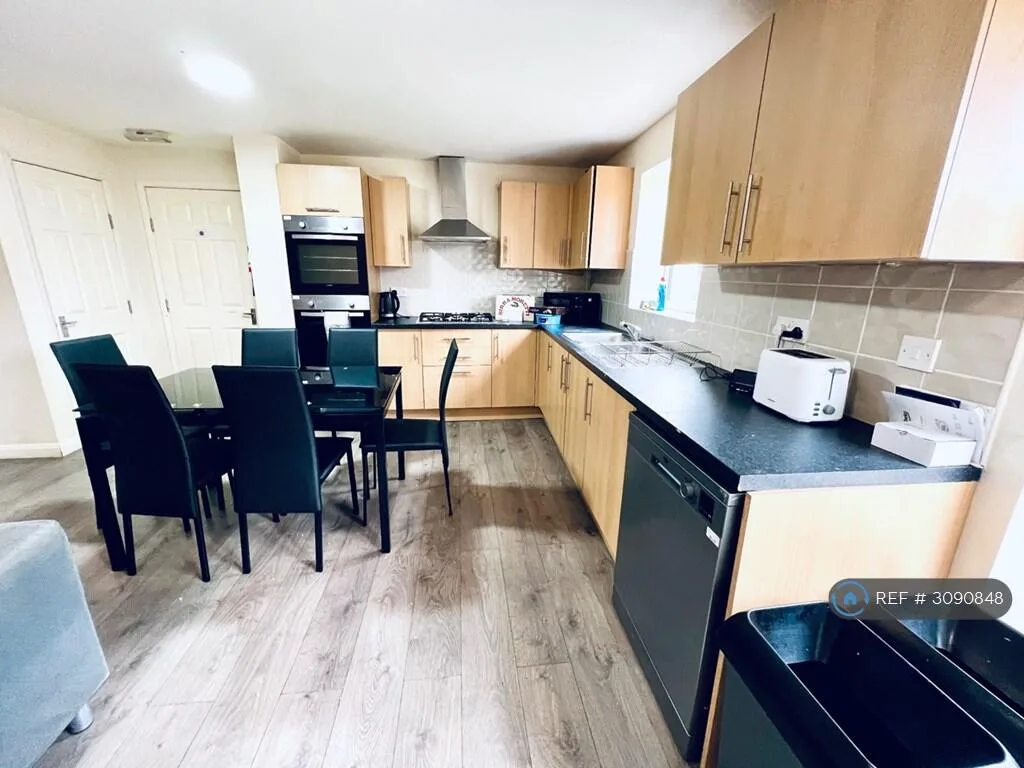 7 bedroom semi-detached house for rent