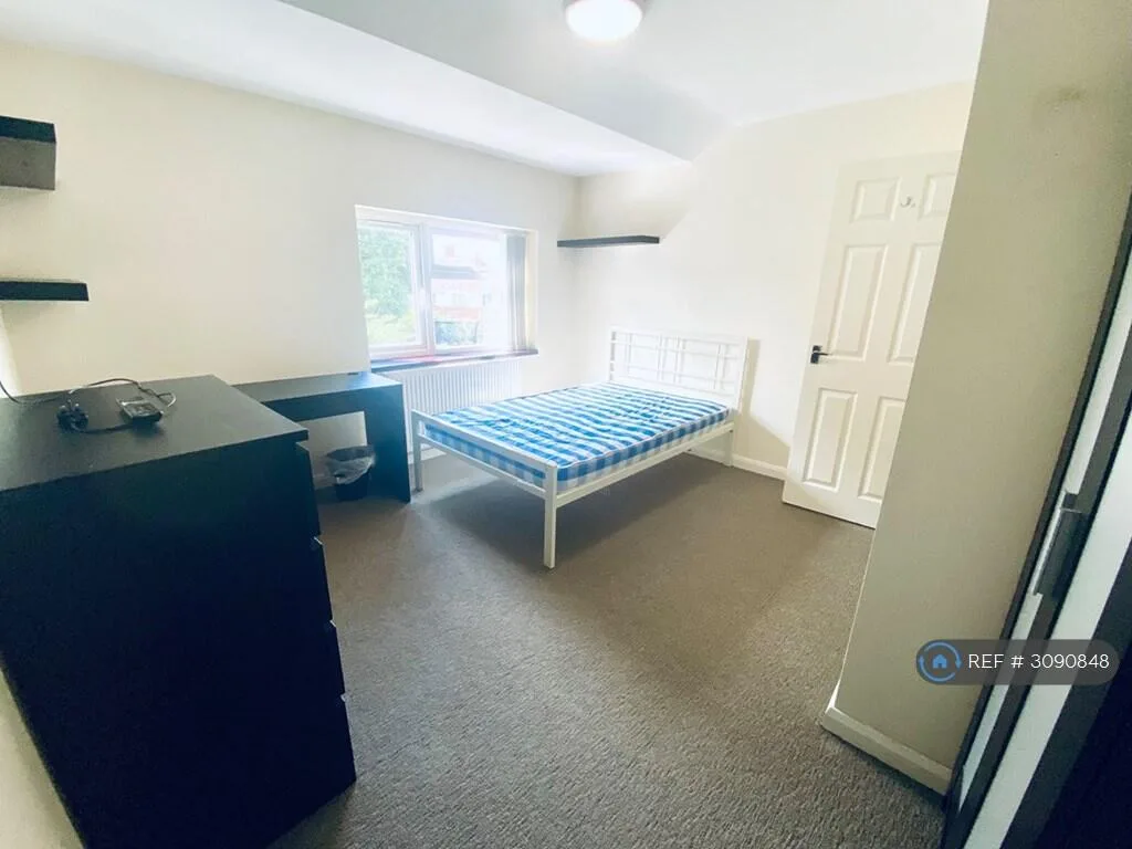 7 bedroom semi-detached house for rent