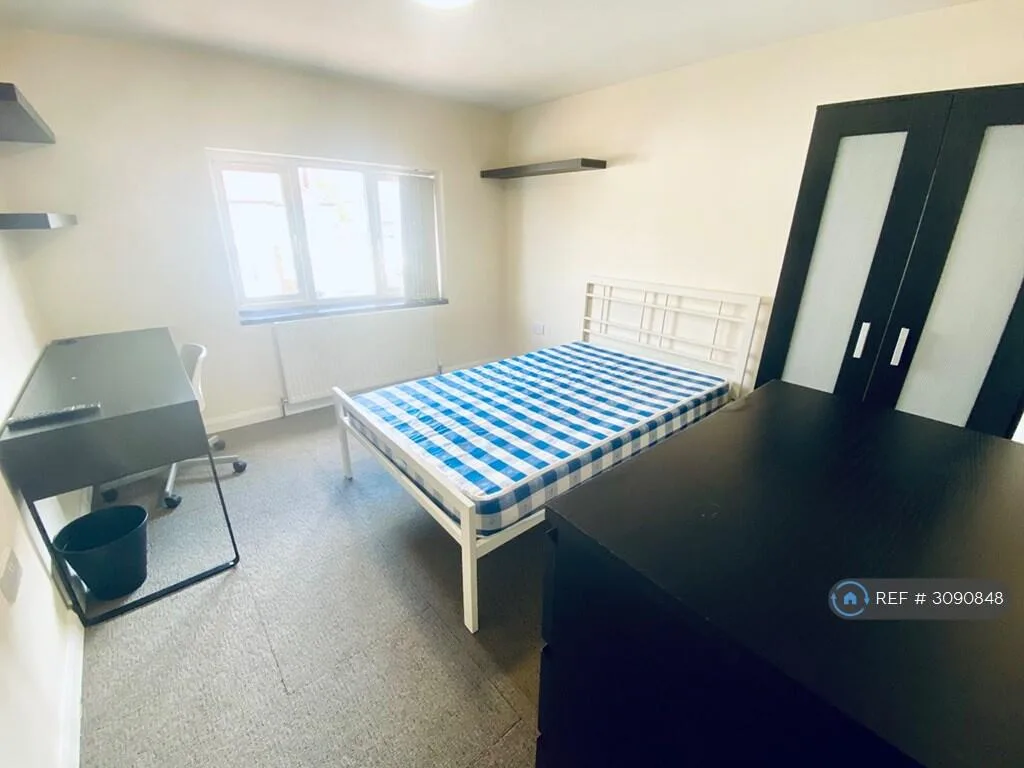 7 bedroom semi-detached house for rent